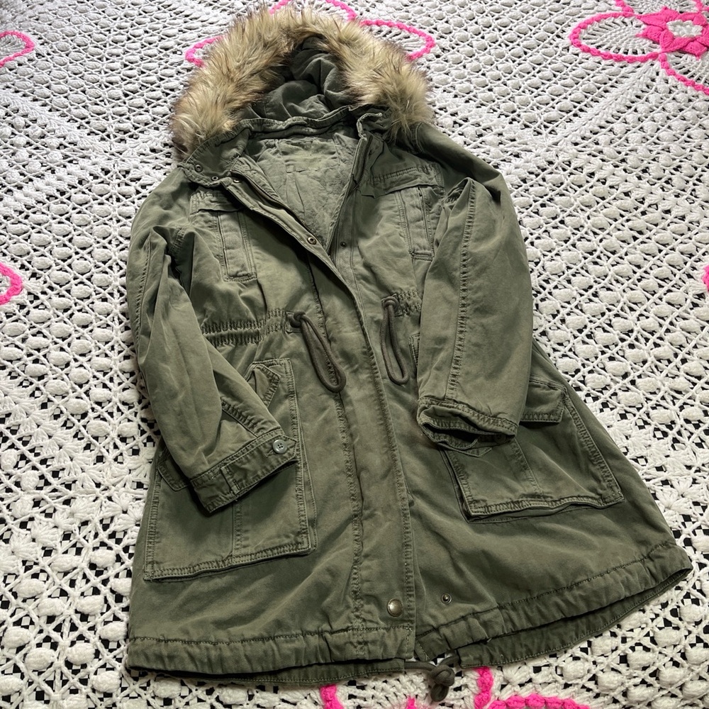 American Eagle 🦅 Olive Green Parka with Faux Fur Trim Hood